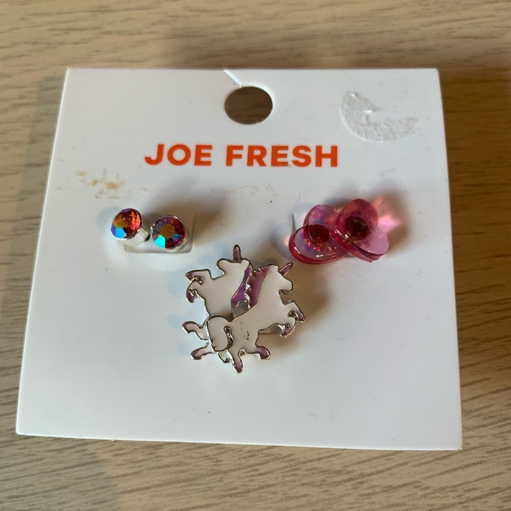 FREE with 15$ Purchase - Unicorn and Hearts Earring, 5$ or 3 for 10$!